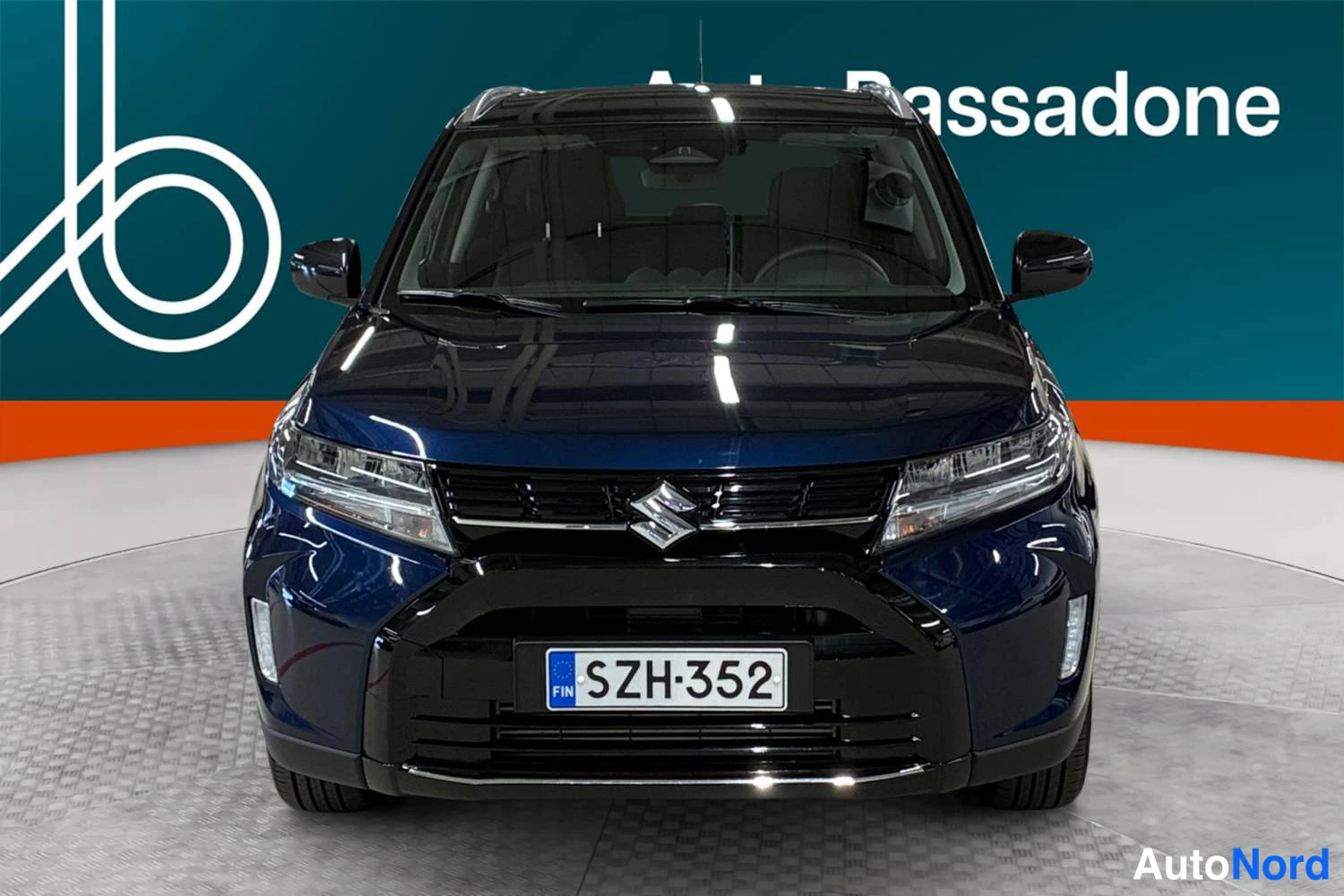 Sininen Suzuki Vitara 2025, edestä, kuva 4