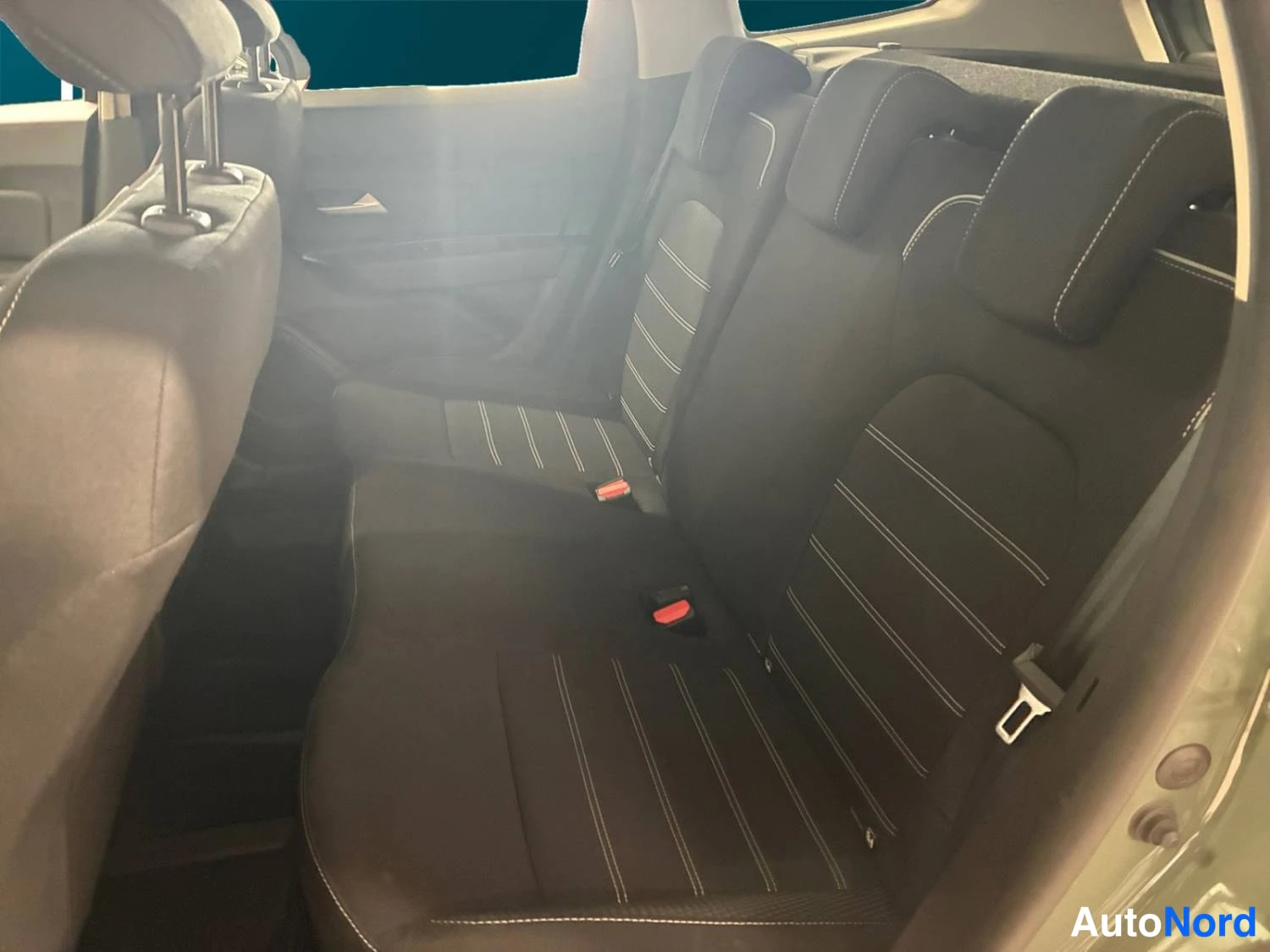 Harmaa Dacia Duster 2023, kuva 30