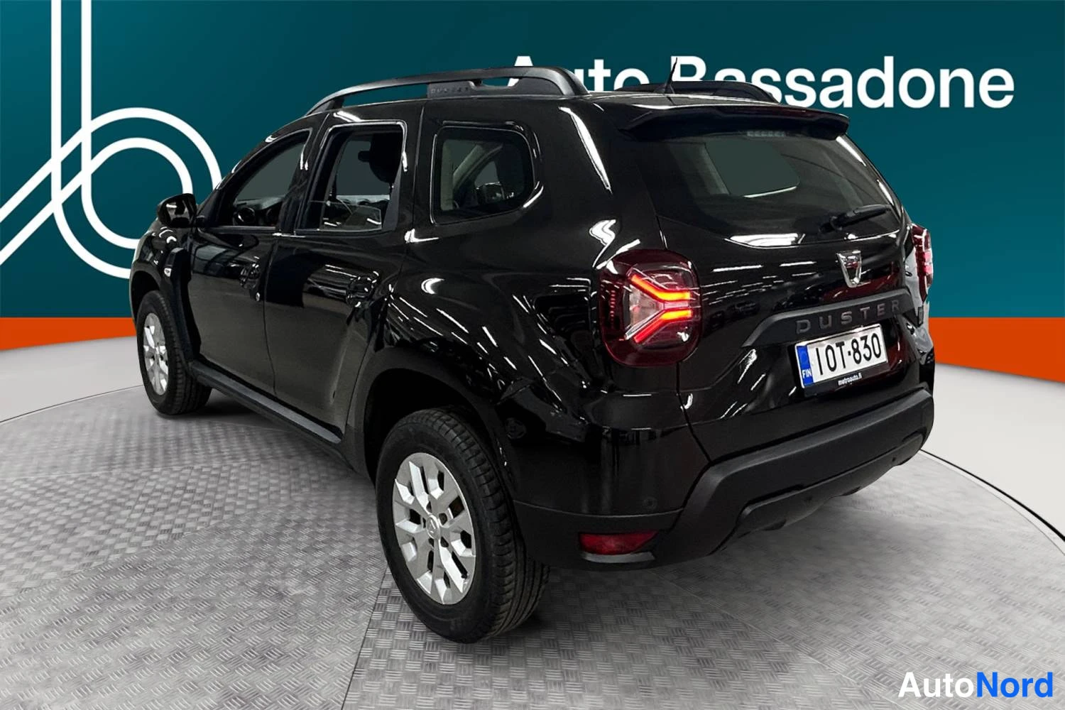 Musta Dacia Duster 2022, takaviisto, kuva 7