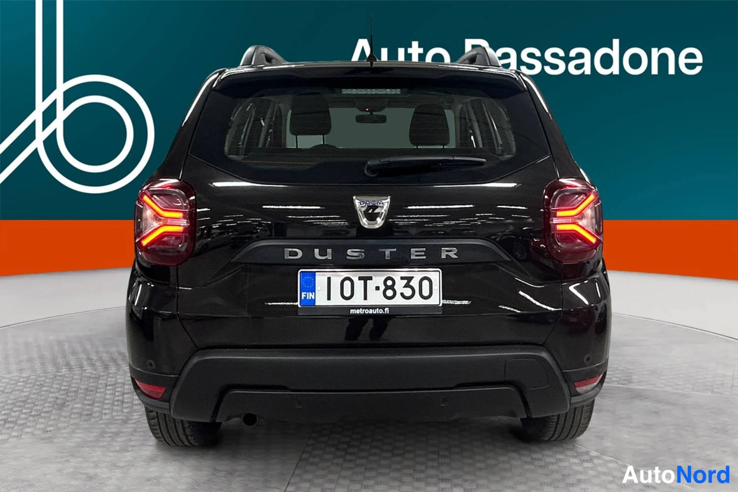 Musta Dacia Duster 2022, takaa, kuva 8