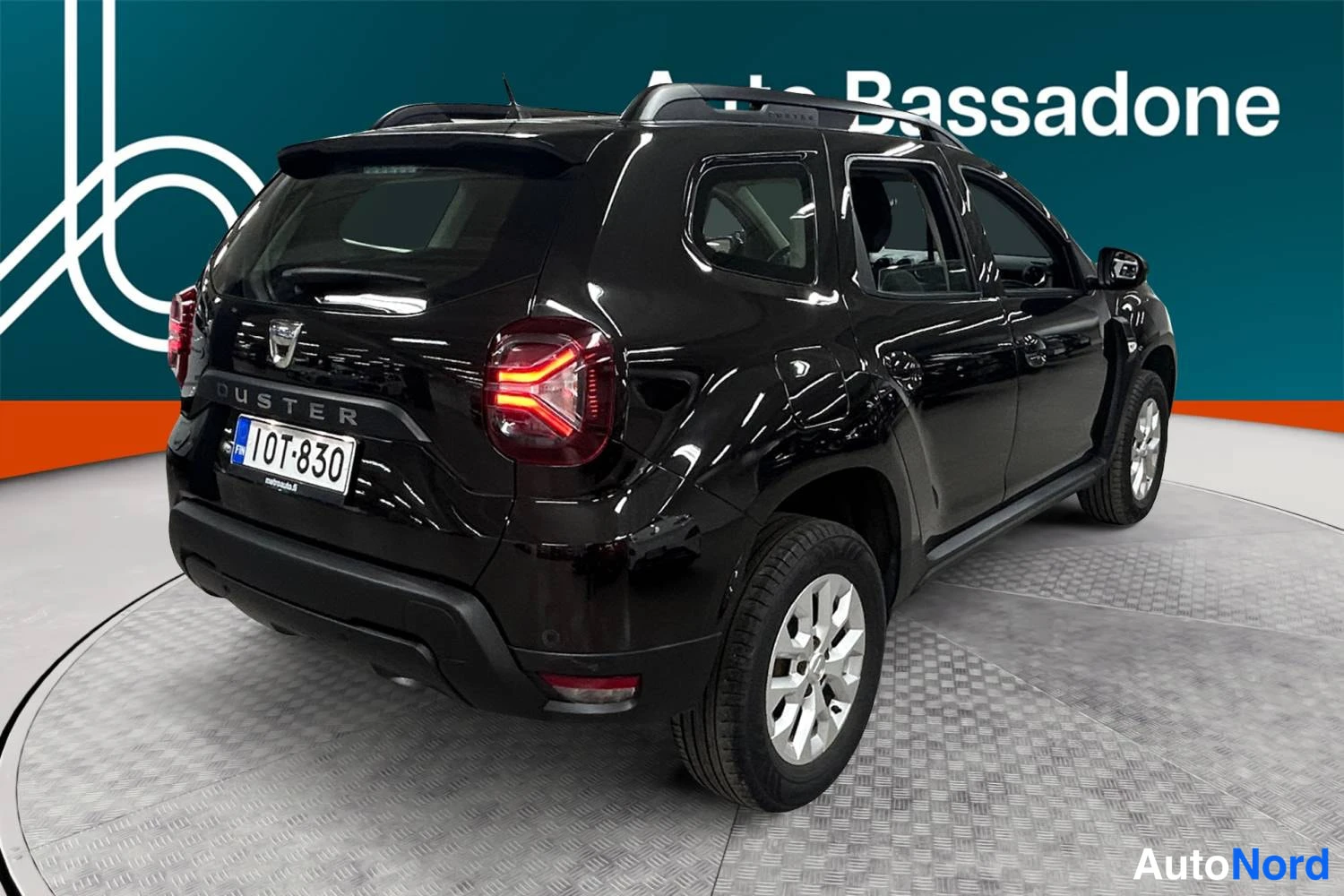 Musta Dacia Duster 2022, takaviisto, kuva 6