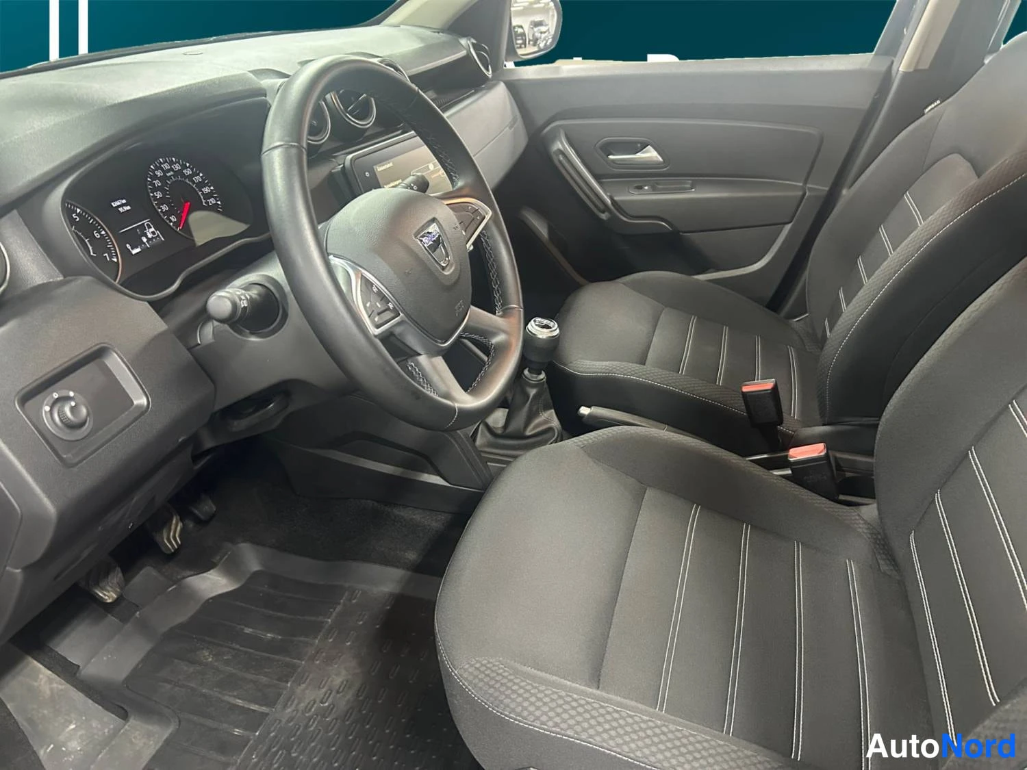 Musta Dacia Duster 2022, kuva 13