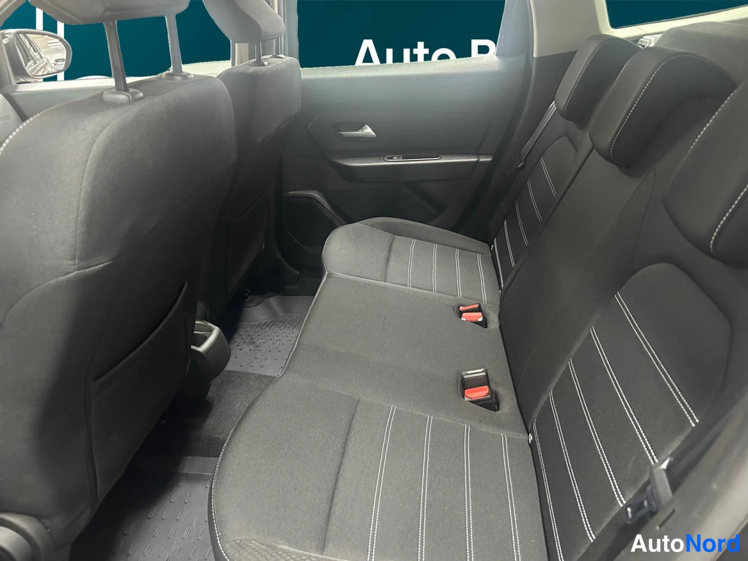 Musta Dacia Duster 2022, kuva 9