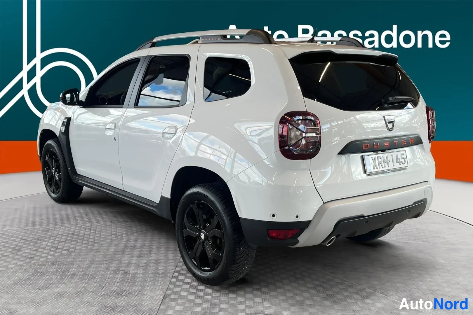 Valkoinen Dacia Duster 2022, takaviisto, kuva 6
