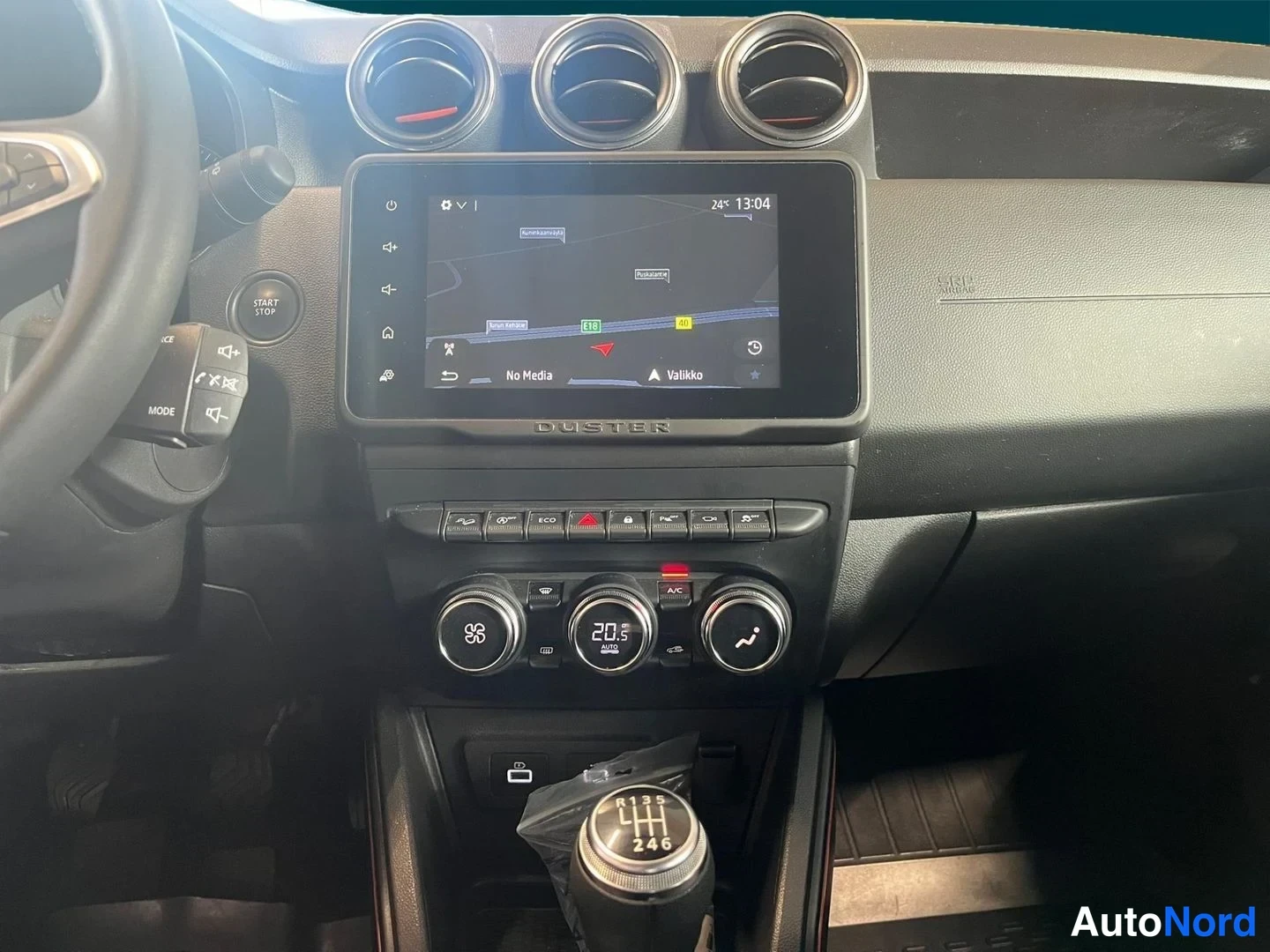Valkoinen Dacia Duster 2022, yksityiskohta, kuva 15