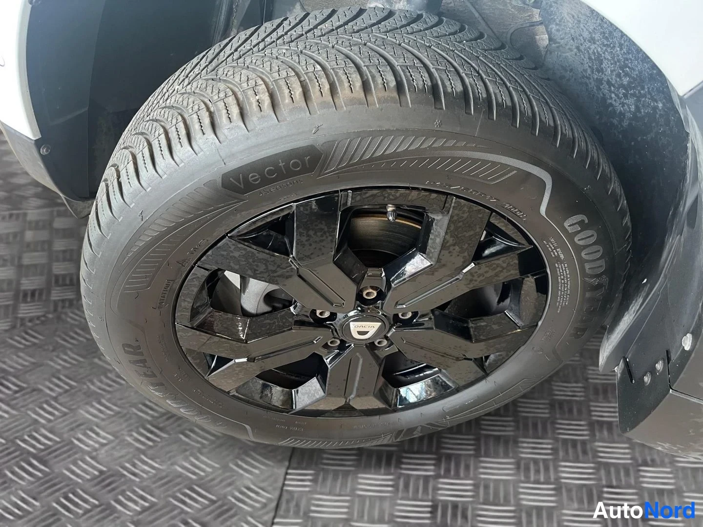 Valkoinen Dacia Duster 2022, yksityiskohta, kuva 16
