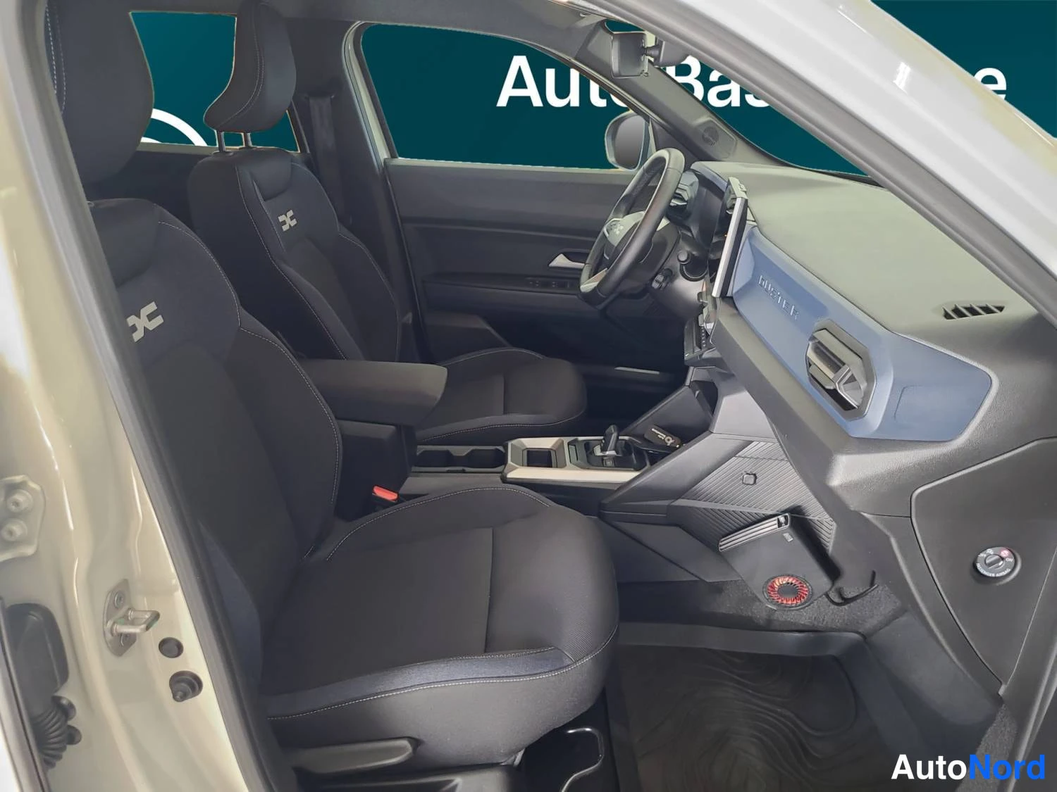 Beige Dacia Duster 2024, kuva 15