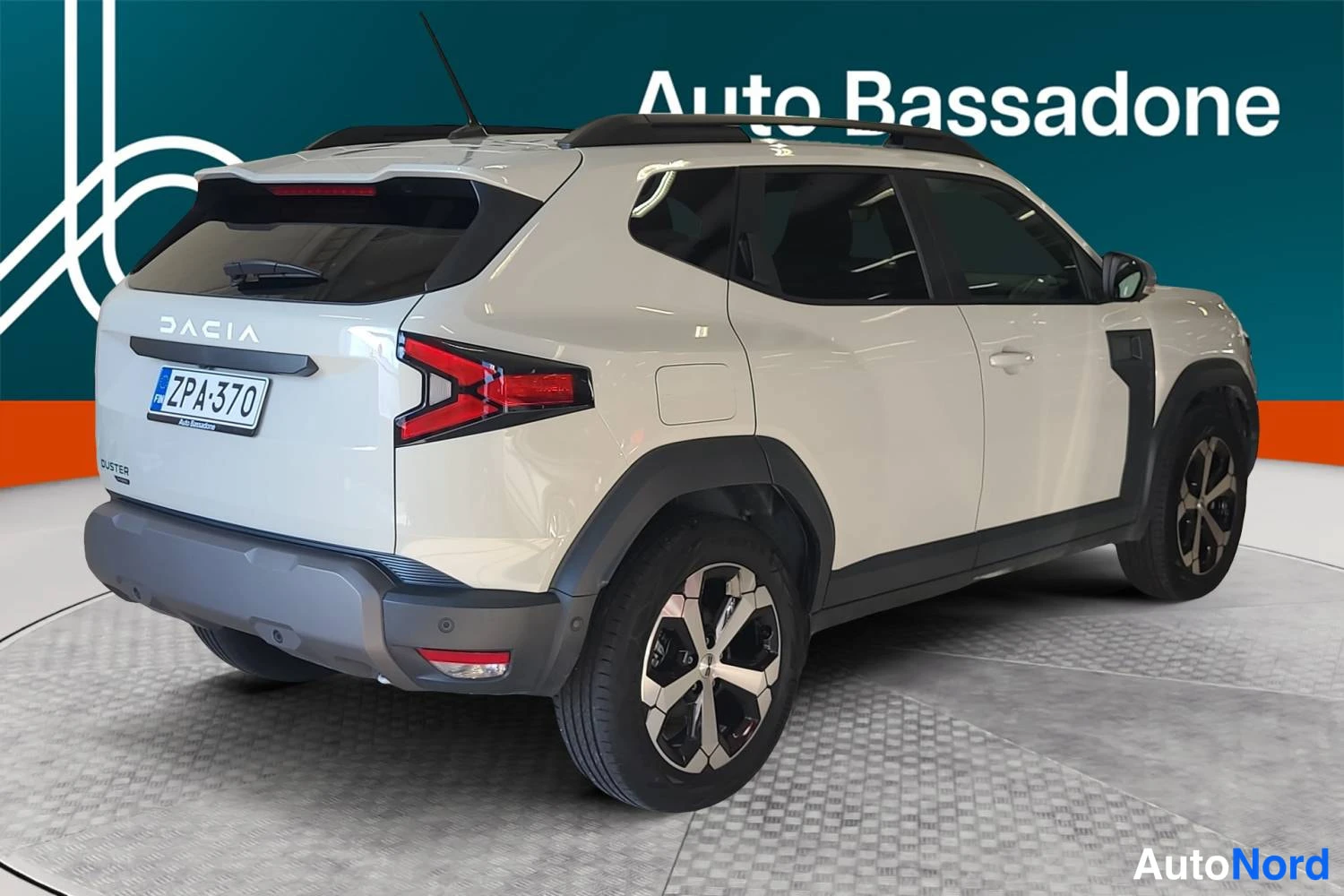 Beige Dacia Duster 2024, takaviisto, kuva 7