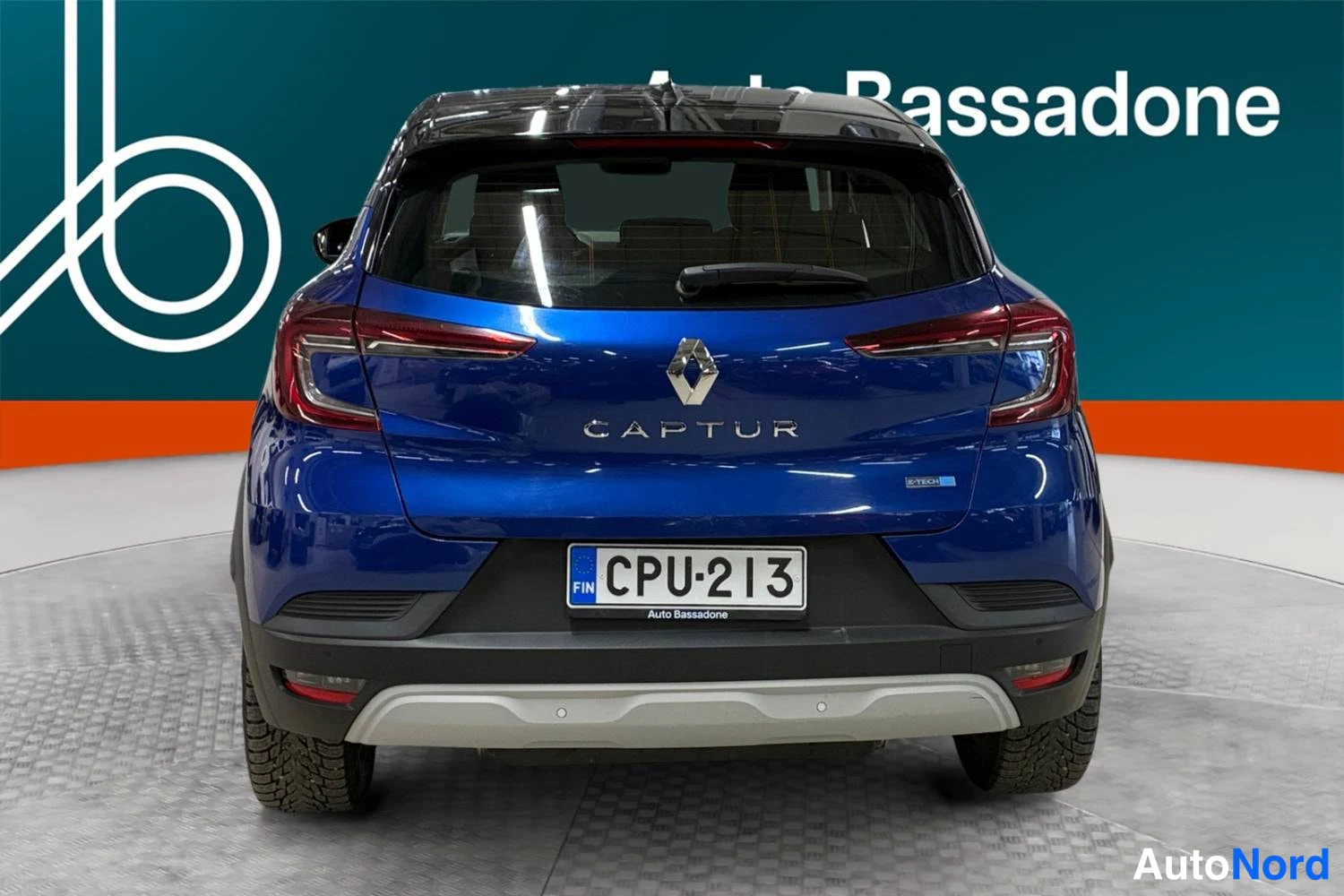 Sininen Renault Captur E-TECH Plug-in hybrid 2022, takaa, kuva 7