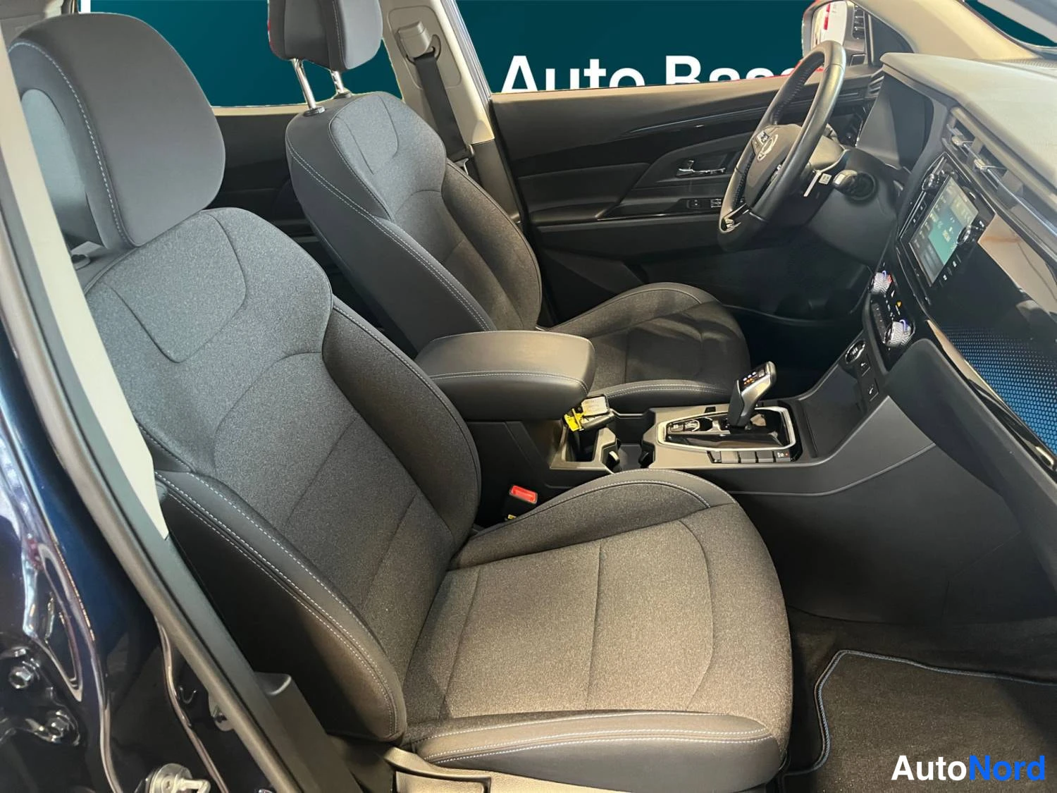 Sininen SsangYong Korando e-Motion 2024, kuva 15