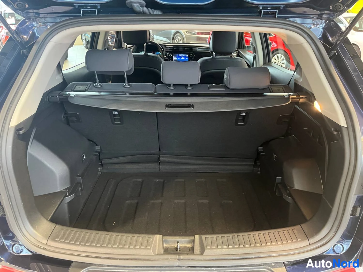 Sininen SsangYong Korando e-Motion 2024, takaa, kuva 9