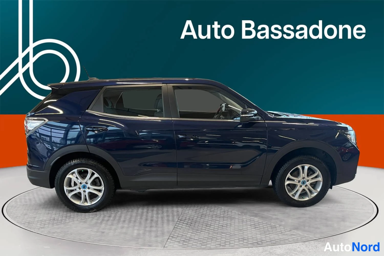Sininen SsangYong Korando e-Motion 2024, sivulta, kuva 5