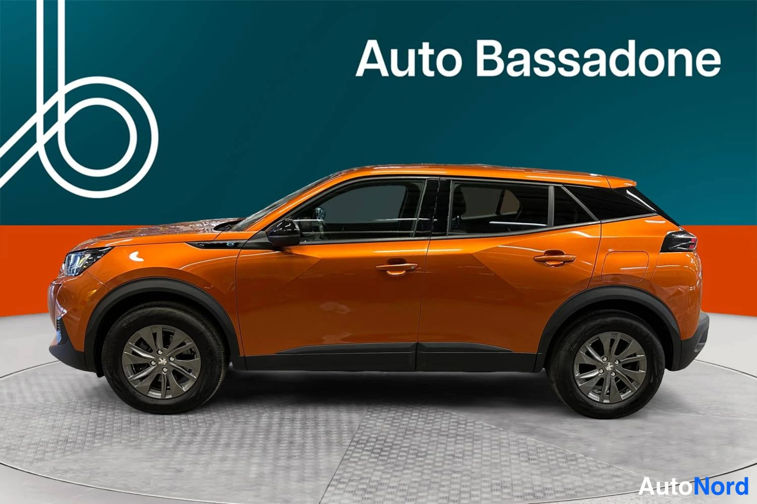 Oranssi Peugeot E-2008 2023, sivulta, kuva 4