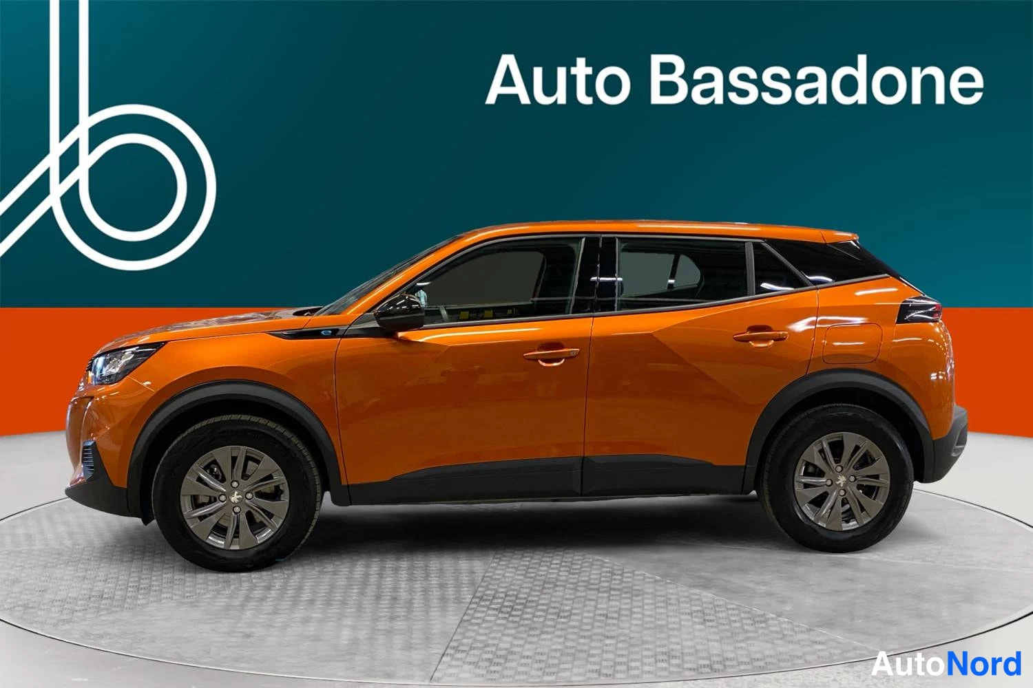 Oranssi Peugeot E-2008 2023, sivulta, kuva 4