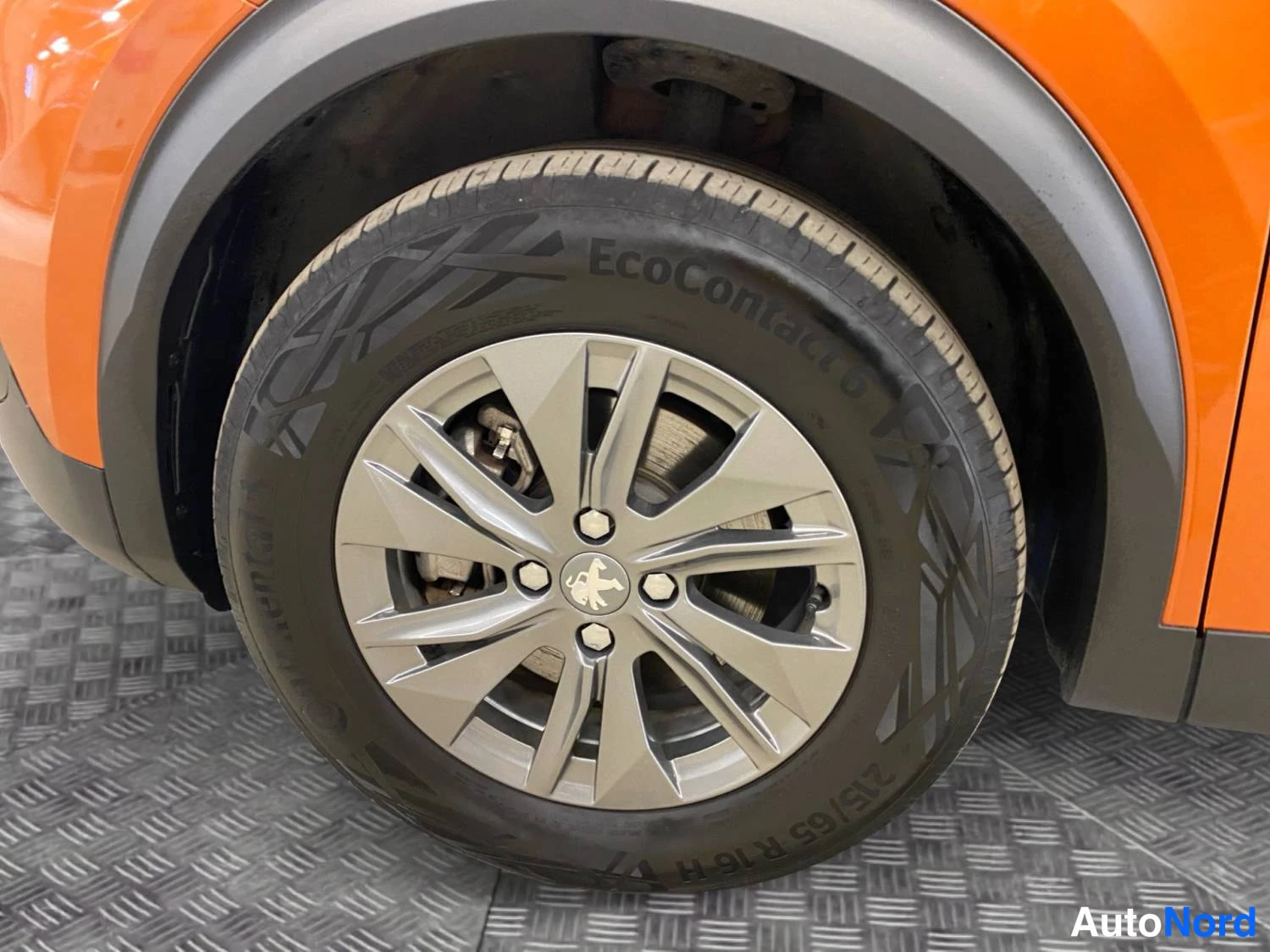 Oranssi Peugeot E-2008 2023, kuva 9