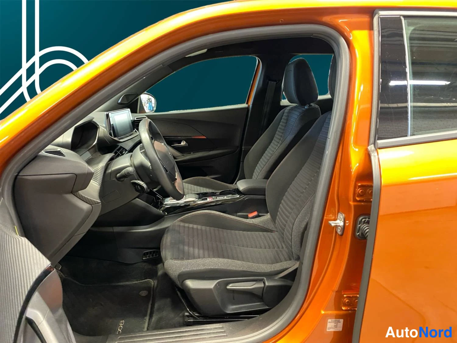 Oranssi Peugeot E-2008 2023, kuva 12