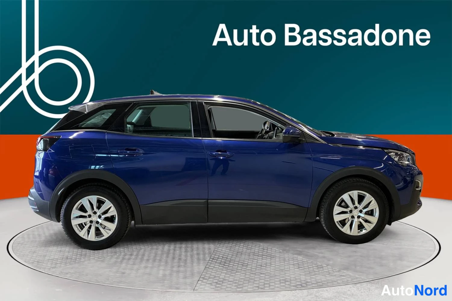 Sininen Peugeot 3008 2020, etuviisto, keula oikealle, kuva 3