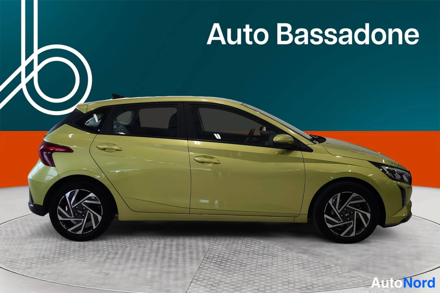 Vihreä Hyundai I20 2025, etuviisto, keula oikealle, kuva 2