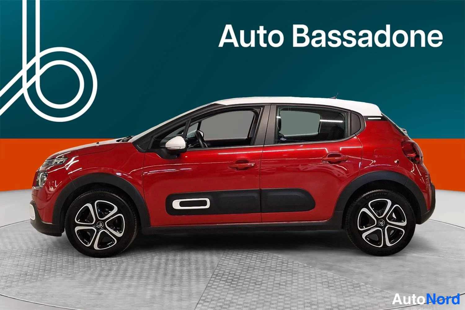 Punainen Citroen C3 2022, sivulta, kuva 5