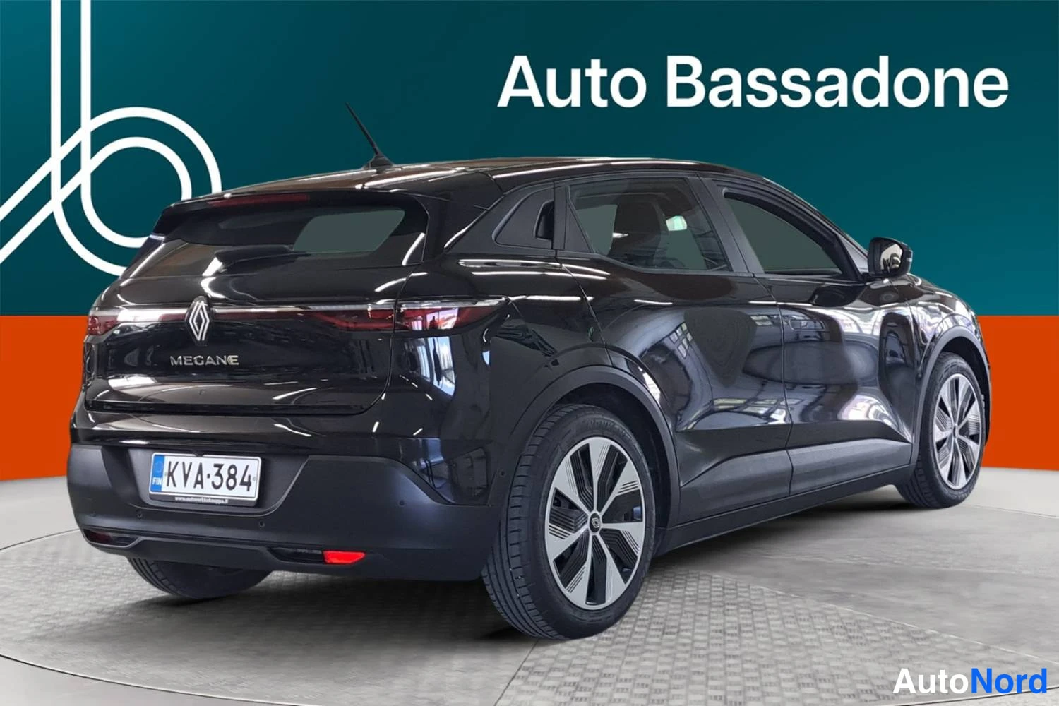 Black Renault Megane E-Tech electric 2022, rear three-quarter, photo 6