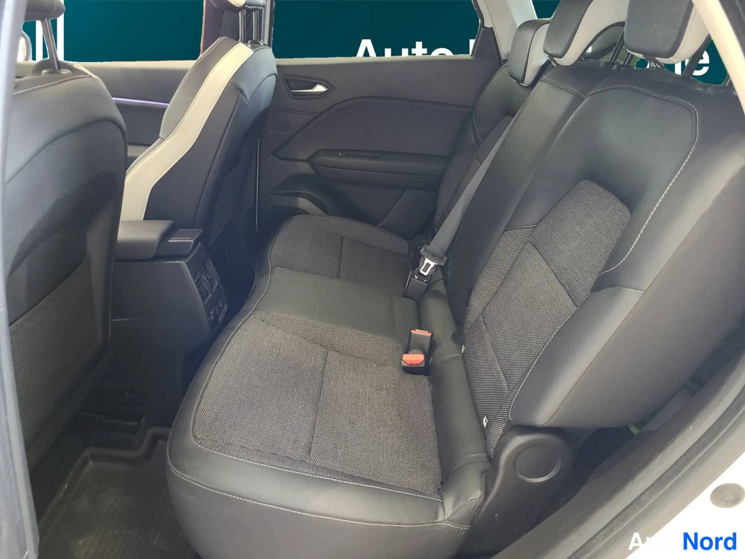 Valkoinen Renault Captur 2022, kuva 13