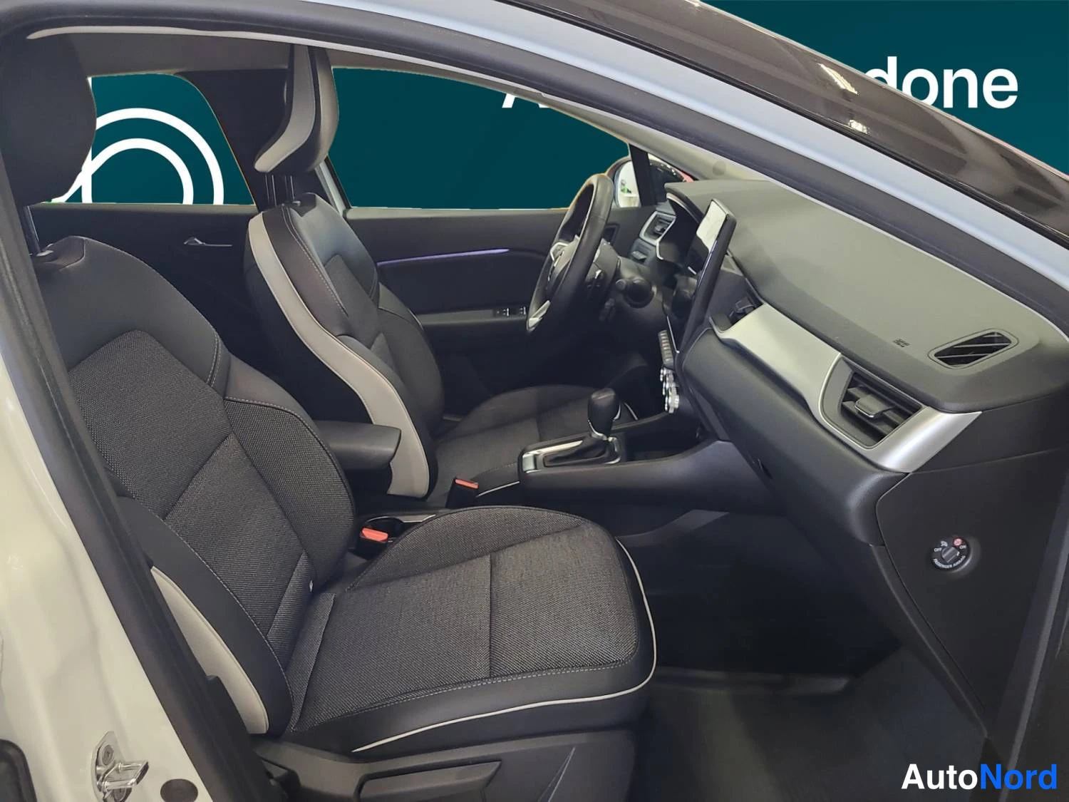 Valkoinen Renault Captur 2022, kuva 15