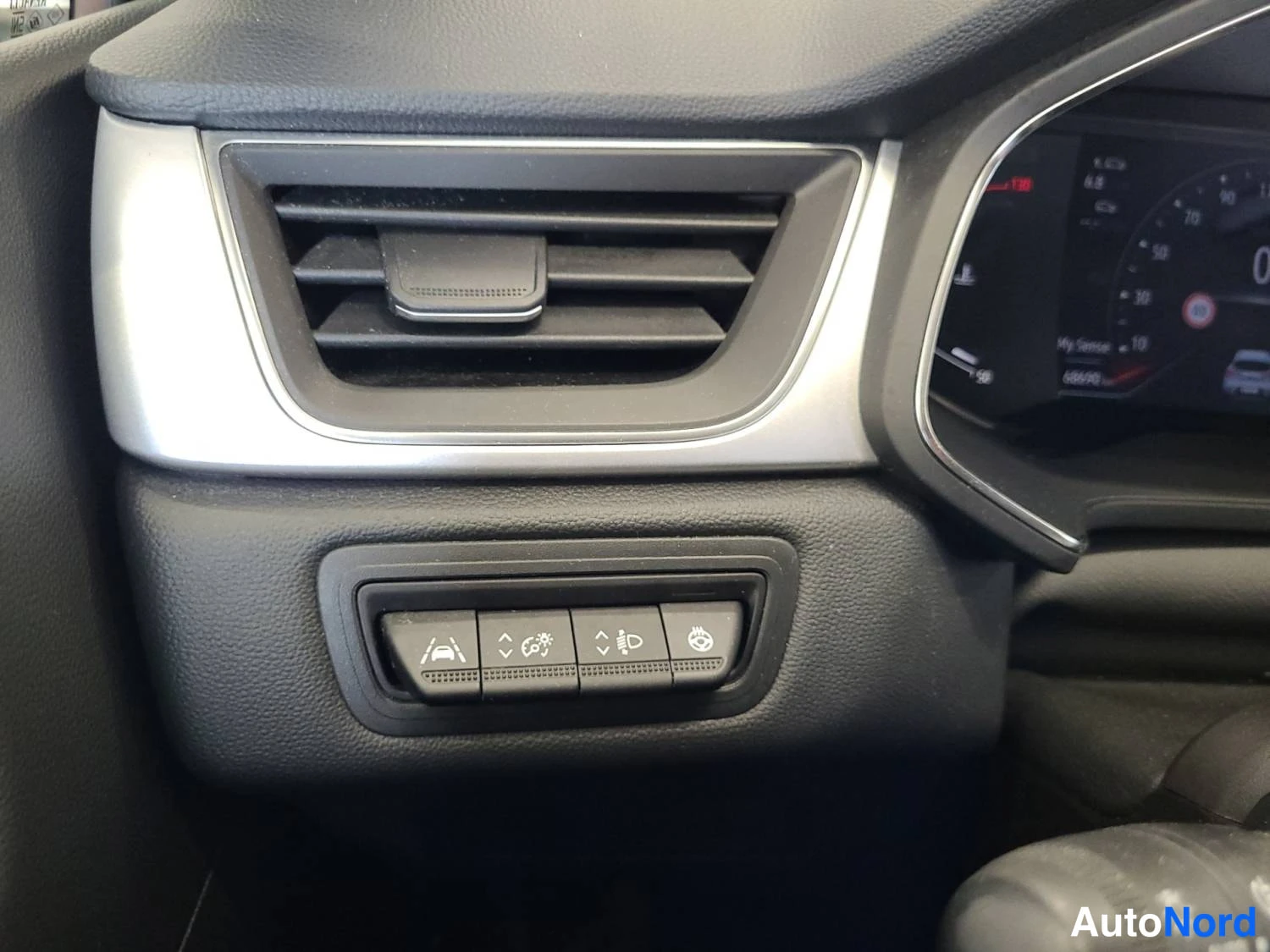 Valkoinen Renault Captur 2022, kuva 24