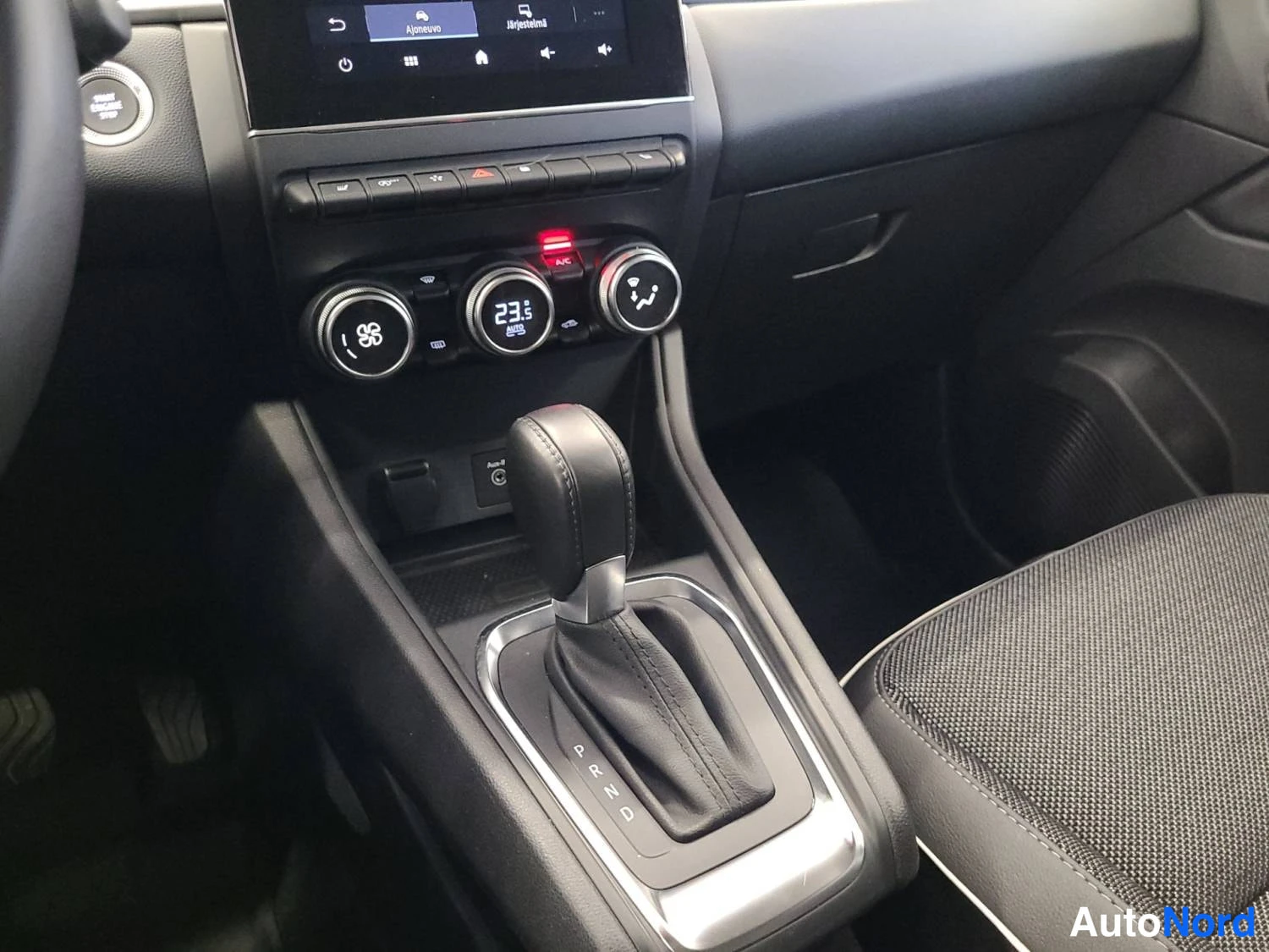 Valkoinen Renault Captur 2022, kuva 25