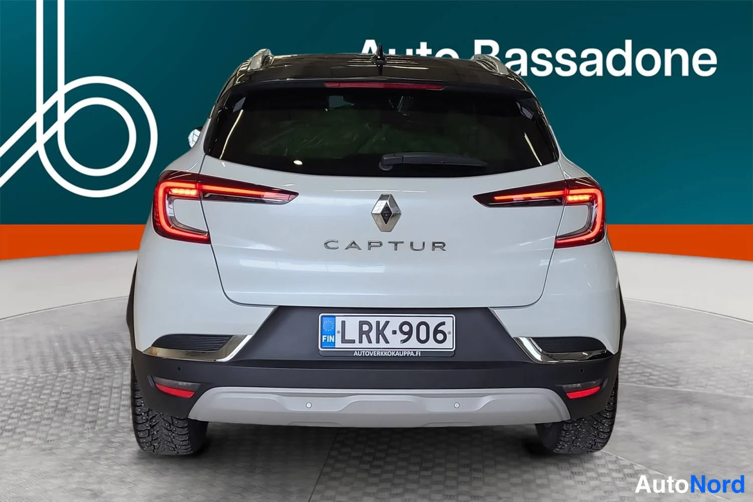 Valkoinen Renault Captur 2022, takaa, kuva 8