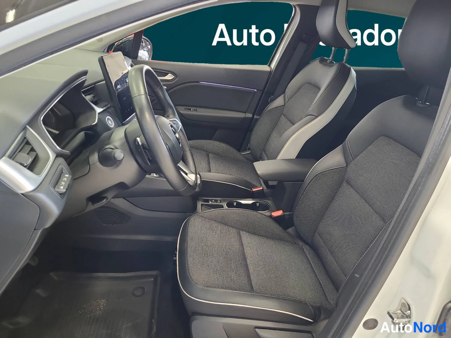 Valkoinen Renault Captur 2022, kuva 9