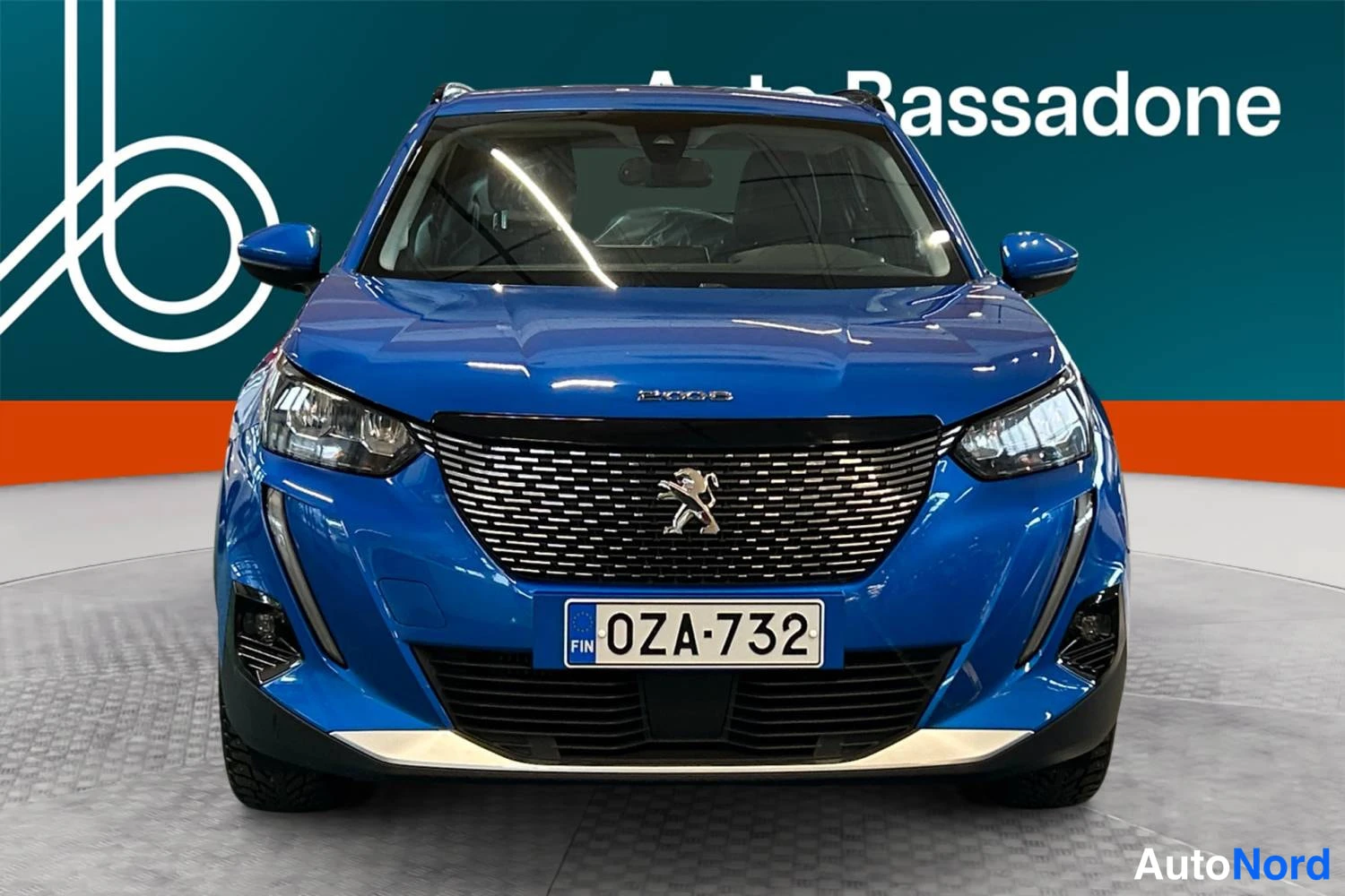 Sininen Peugeot 2008 2020, edestä, kuva 3