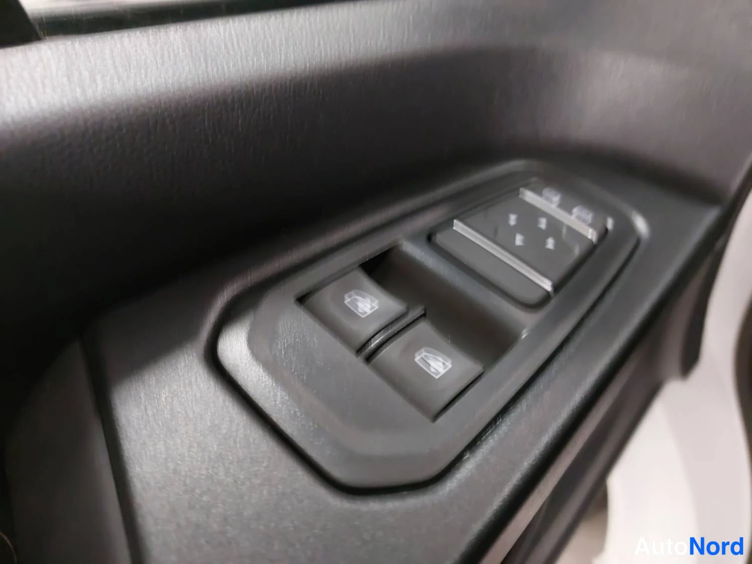 Valkoinen Renault Trafic 2024, kuva 17