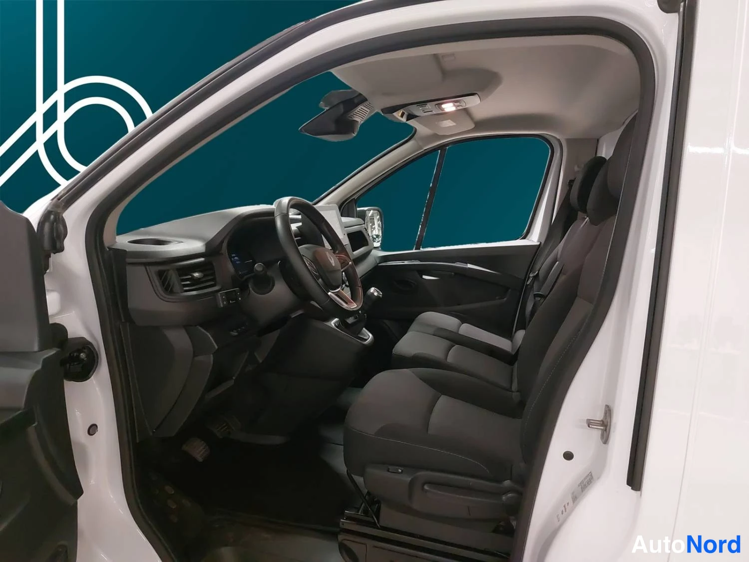 Valkoinen Renault Trafic 2024, kuva 10