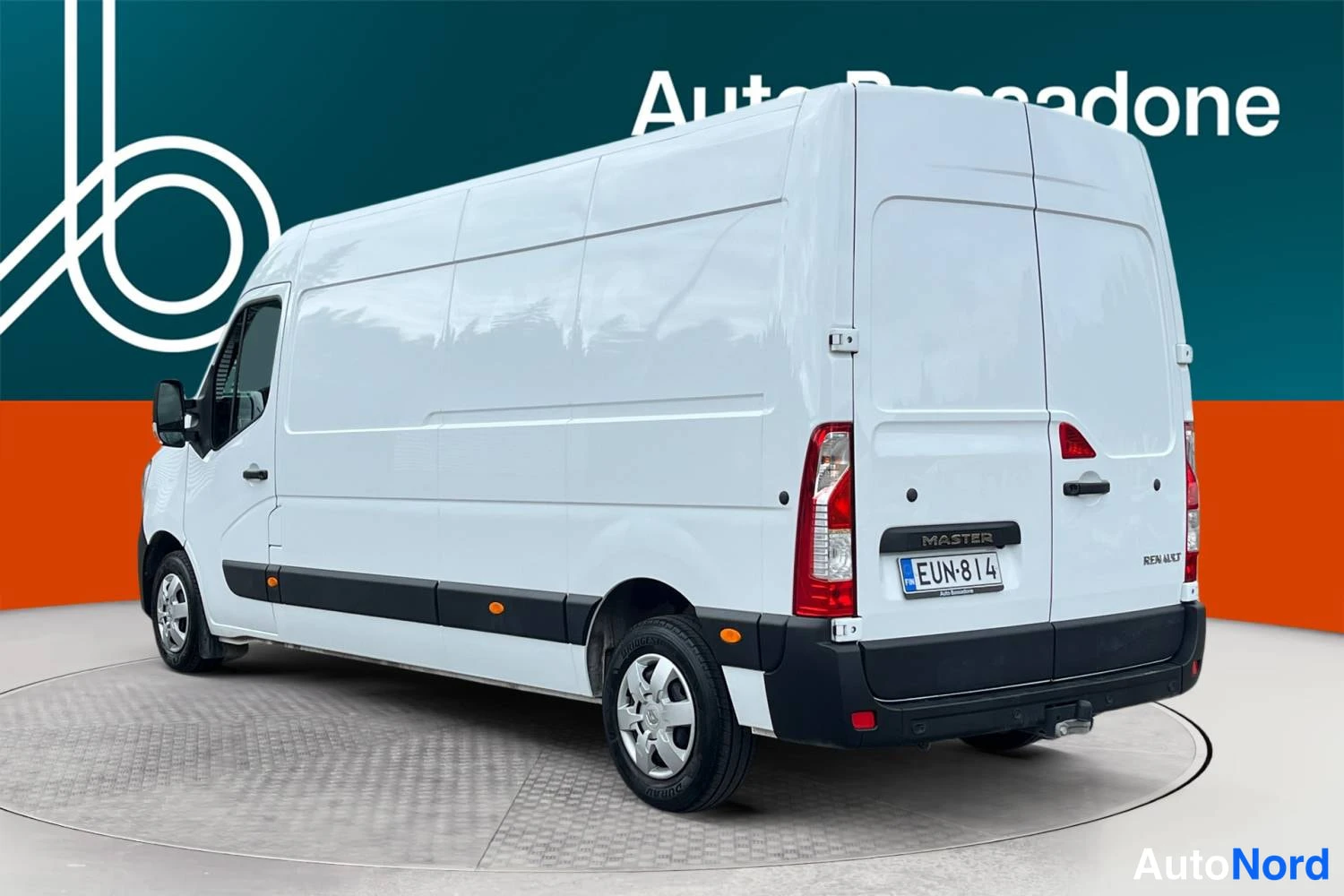 Valkoinen Renault Master 2023, takaviisto, kuva 4