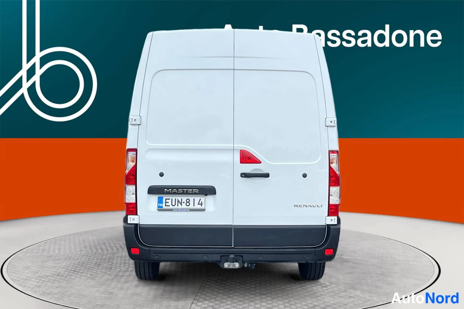 Valkoinen Renault Master 2023, takaa, kuva 5
