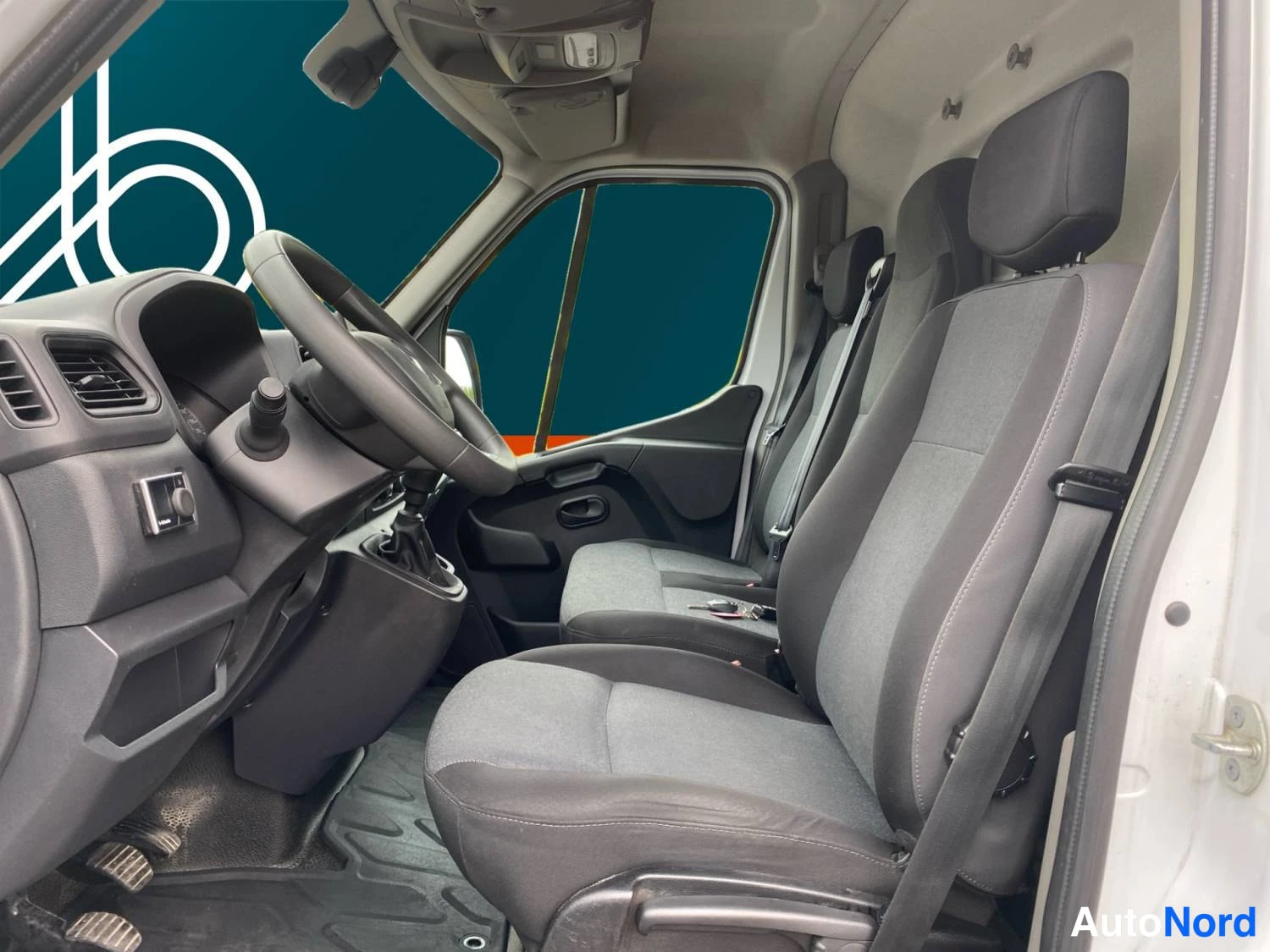 Valkoinen Renault Master 2023, kuva 6
