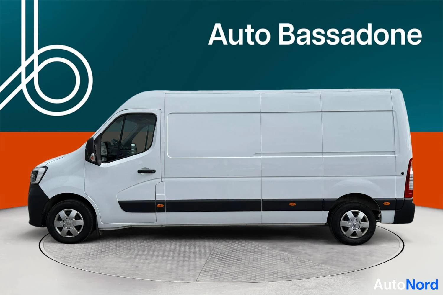 Valkoinen Renault Master 2023, sivulta, kuva 7