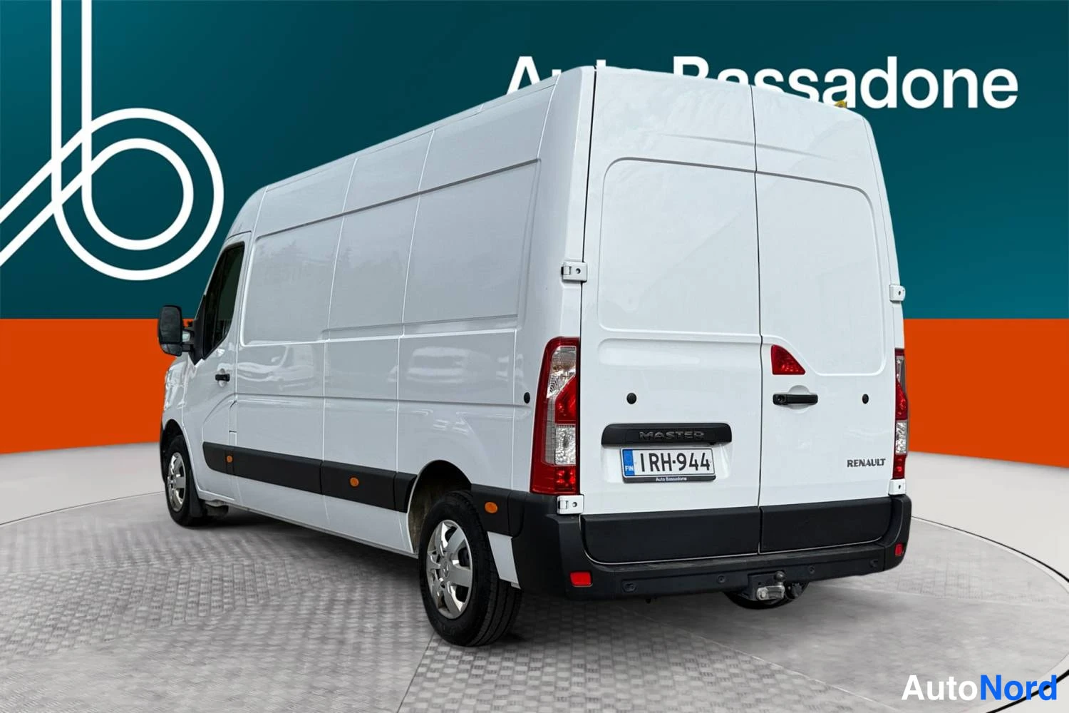 Valkoinen Renault Master 2023, takaviisto, kuva 10