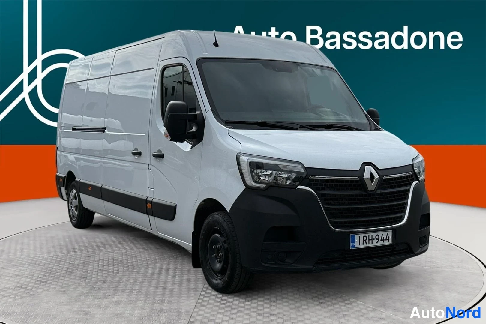 Valkoinen Renault Master 2023, etuviisto, keula oikealle, kuva 4