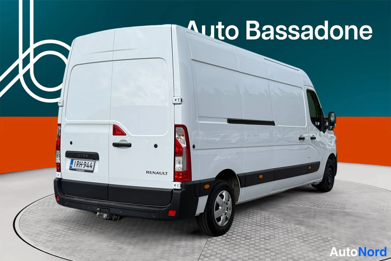 Valkoinen Renault Master 2023, takaviisto, kuva 14