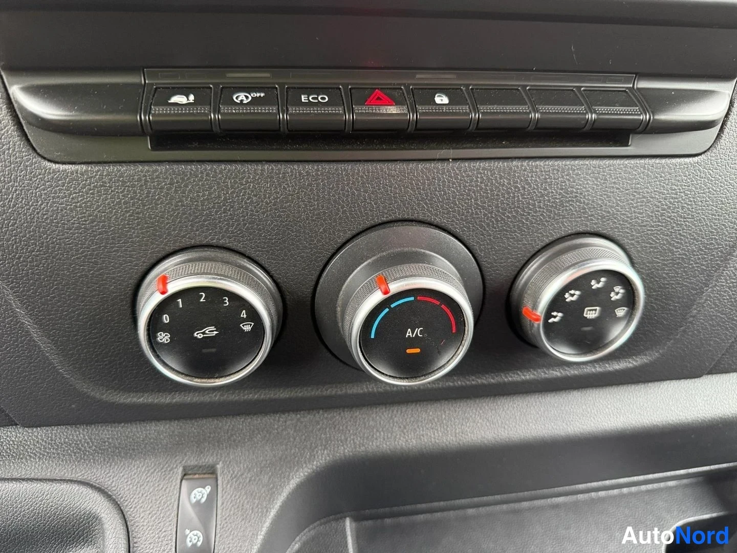Valkoinen Renault Master 2023, yksityiskohta, kuva 34