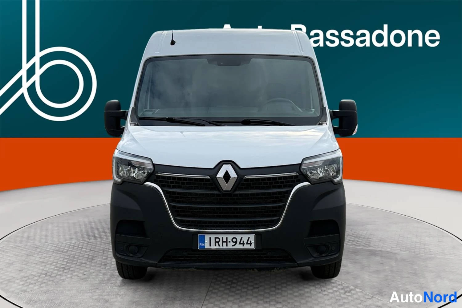 Valkoinen Renault Master 2023, edestä, kuva 5