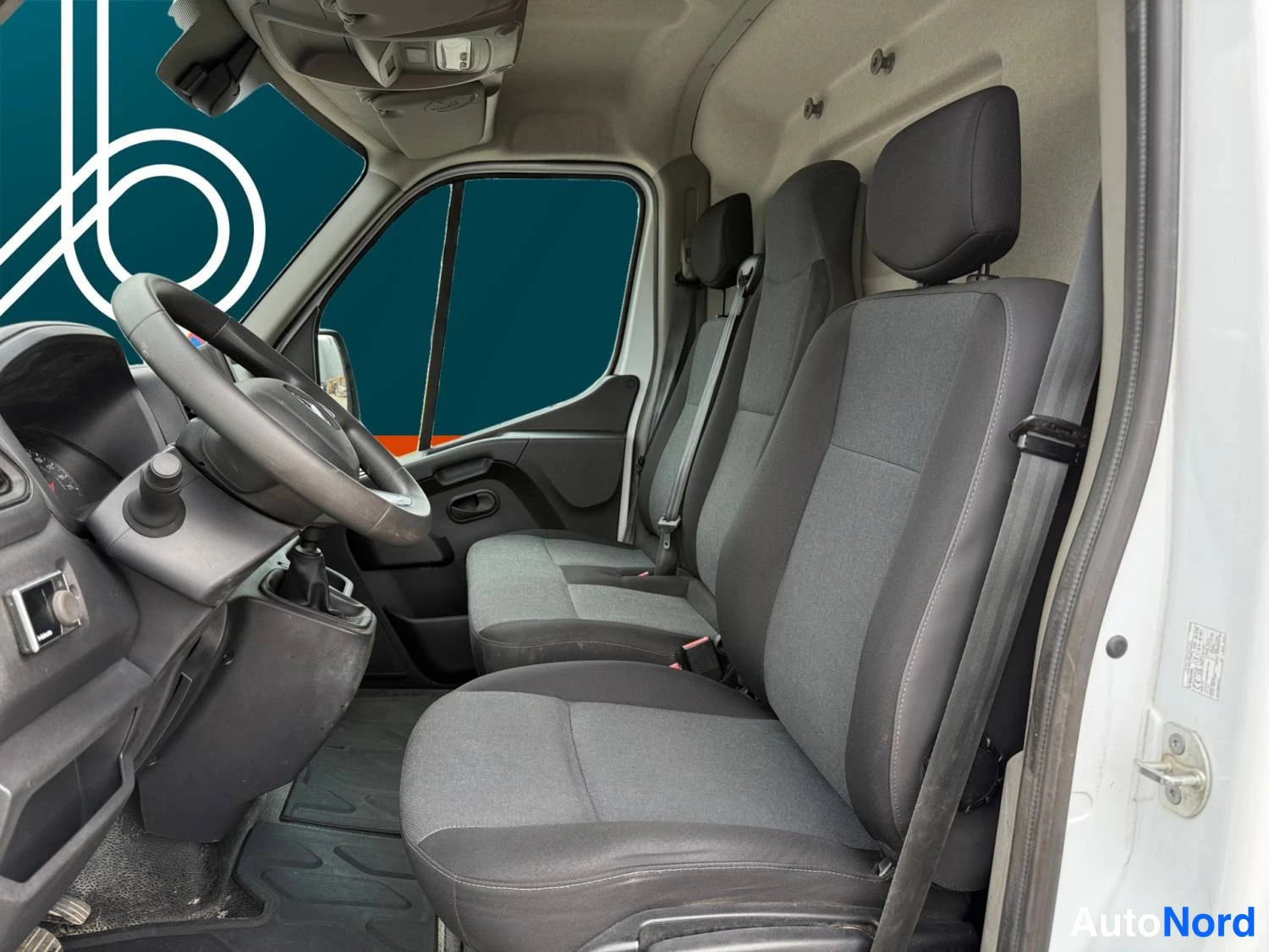 Valkoinen Renault Master 2023, kuva 38