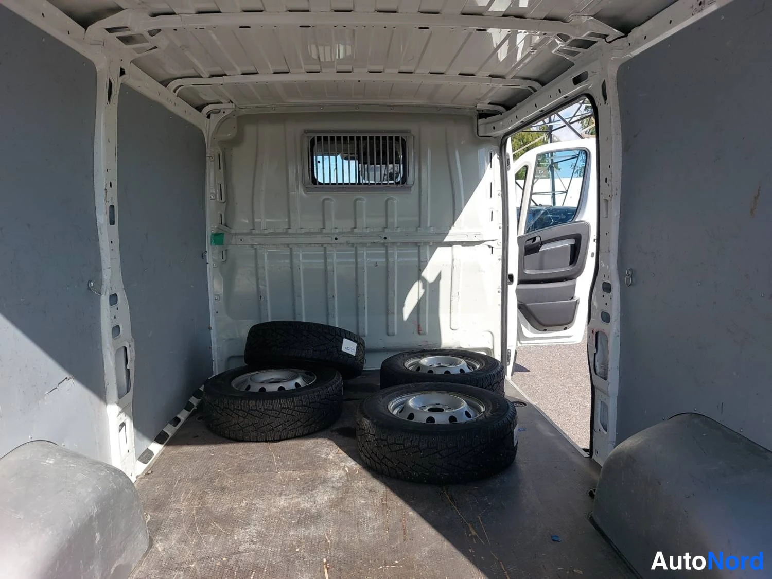 Valkoinen Peugeot Boxer 2021, kuva 15