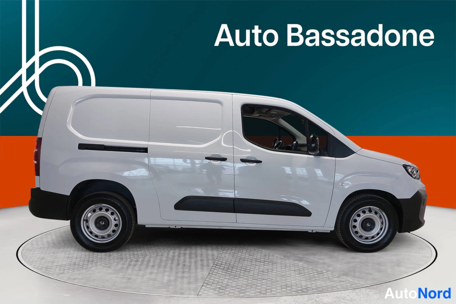 Valkoinen Citroen Berlingo 2025, sivulta, kuva 5