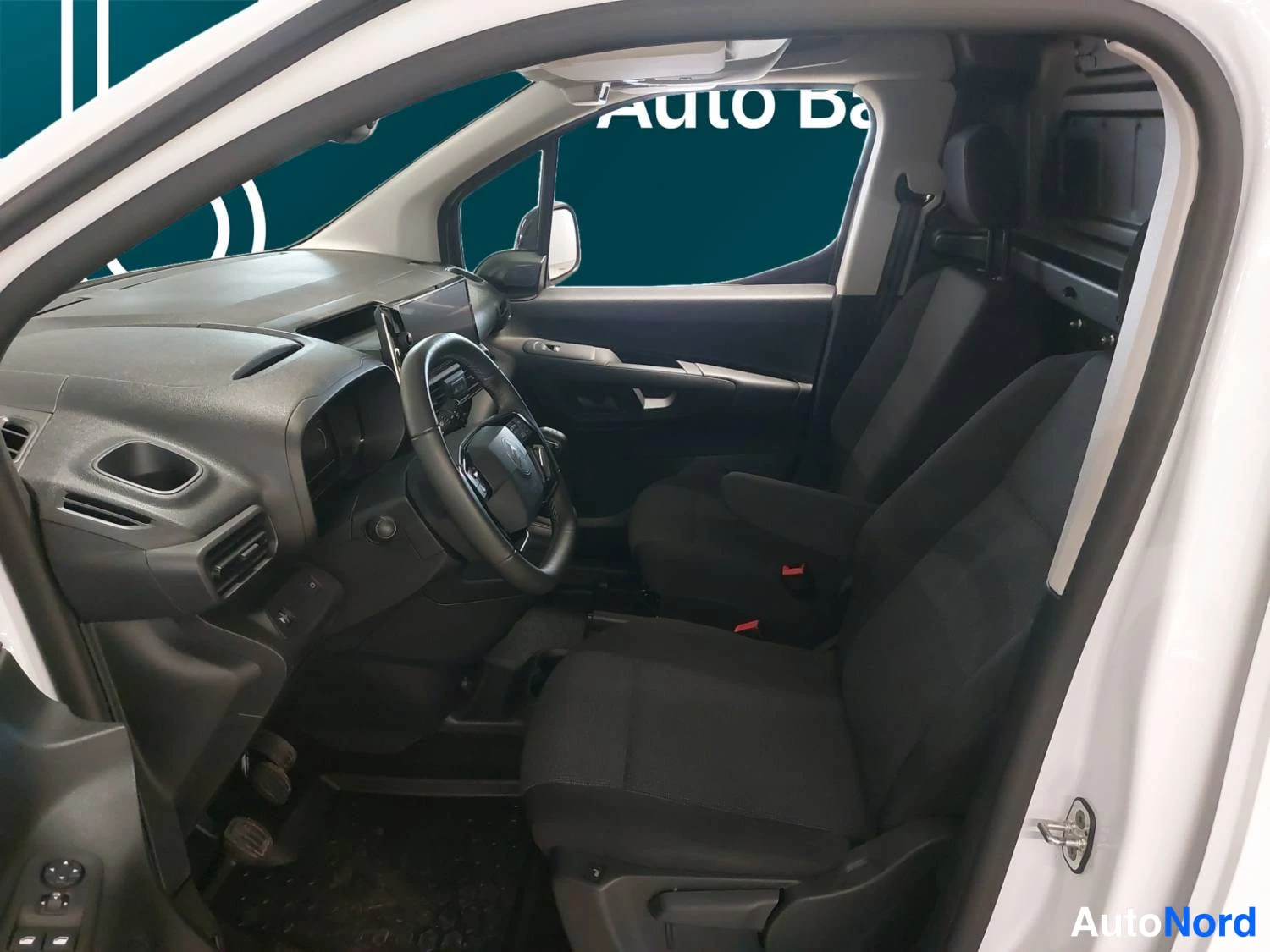 Valkoinen Citroen Berlingo 2025, kuva 11