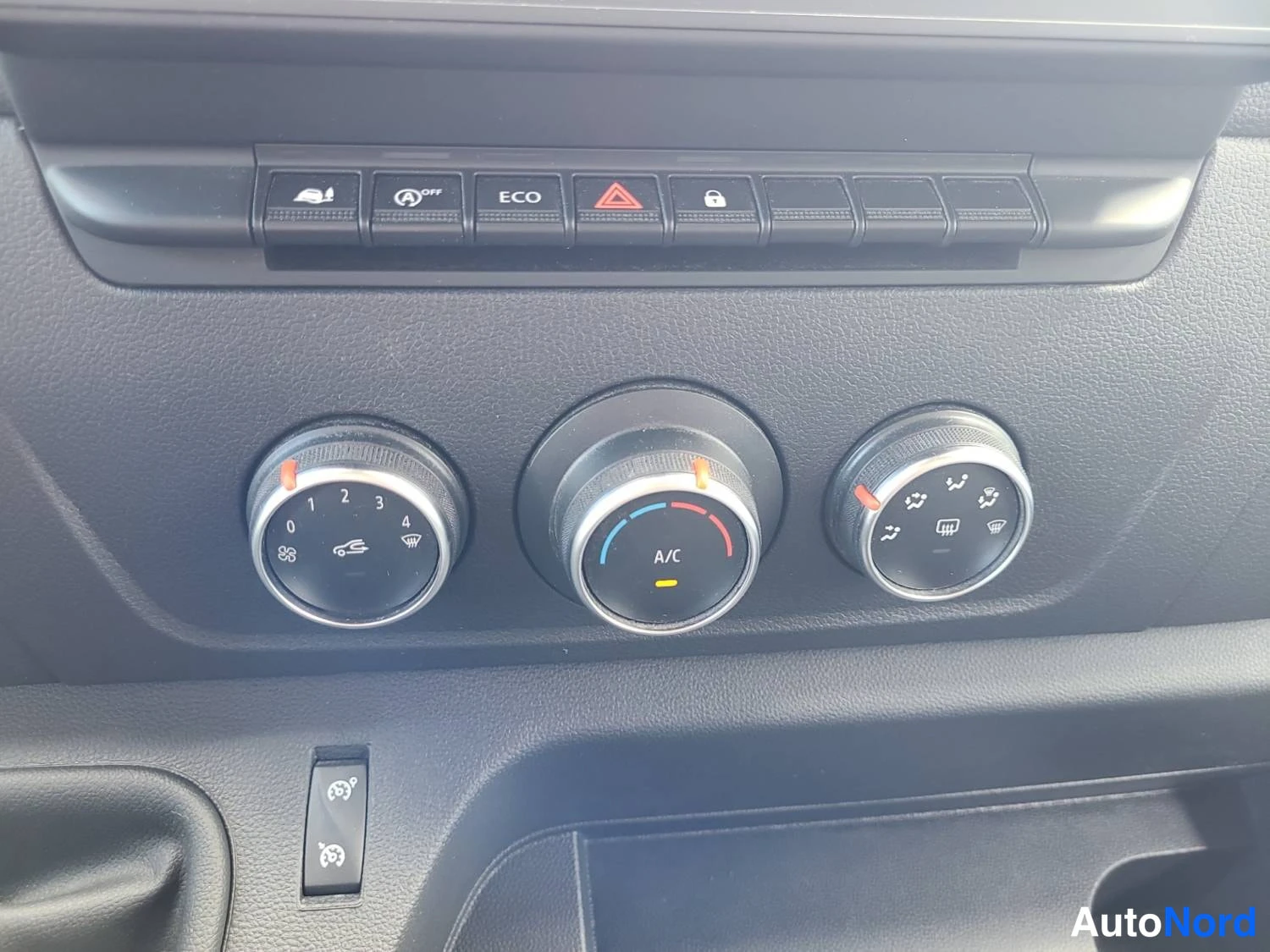 White Renault Master 2023, photo 18