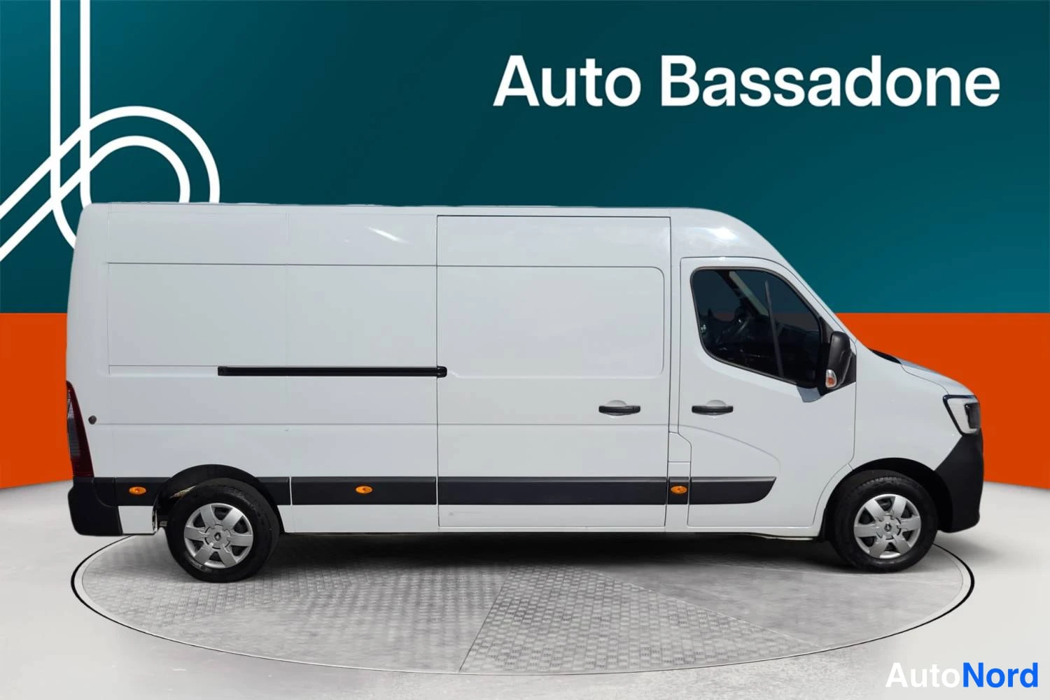 White Renault Master 2023, side, photo 4