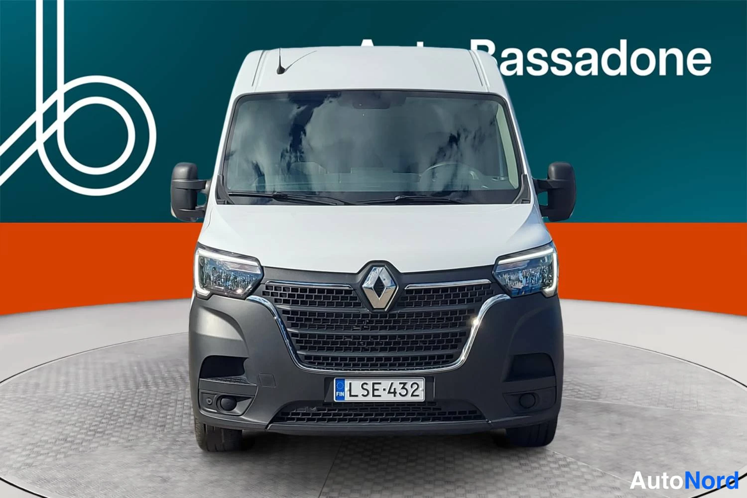 White Renault Master 2023, front, photo 3