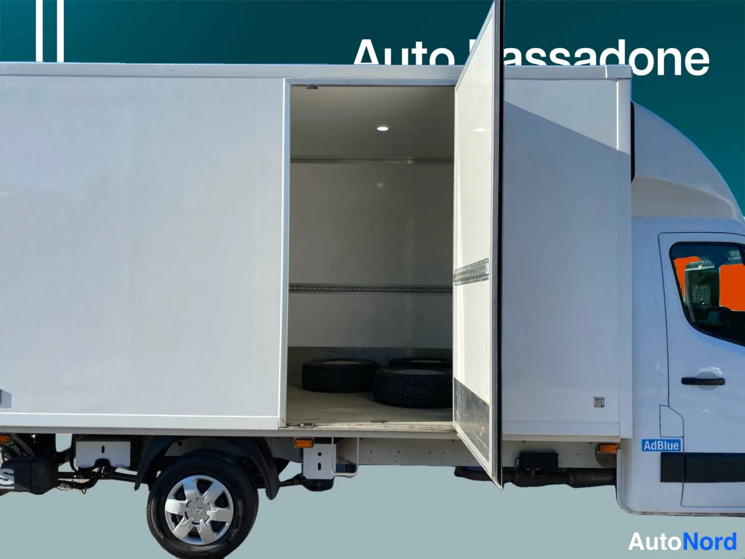 Valkoinen Renault Master 2023, kuva 20